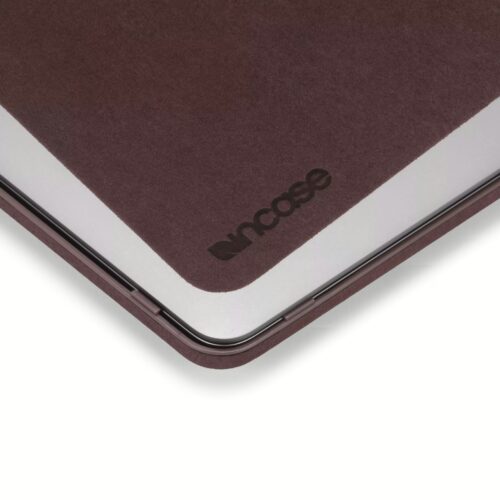 เคส Incase รุ่น Textured Hardshell in NanoSuede - Macbook Air 13" with Retina Display (2018/2019) - สี Merlot - Image 12