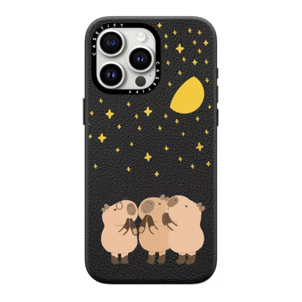 Casetify รุ่น Leather Case with MagSafe - เคส iPhone 15 Pro Max - ลาย Wishing Capybara