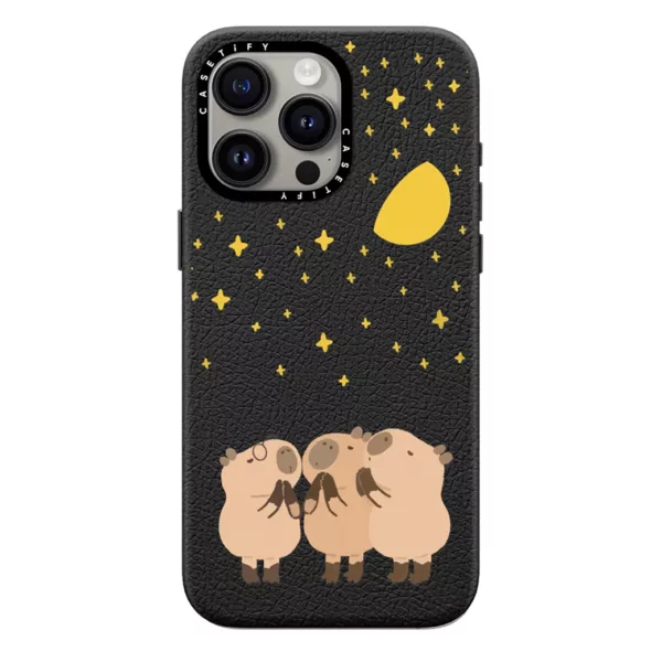 Casetify รุ่น Leather Case with MagSafe - เคส iPhone 15 Pro Max - ลาย Wishing Capybara