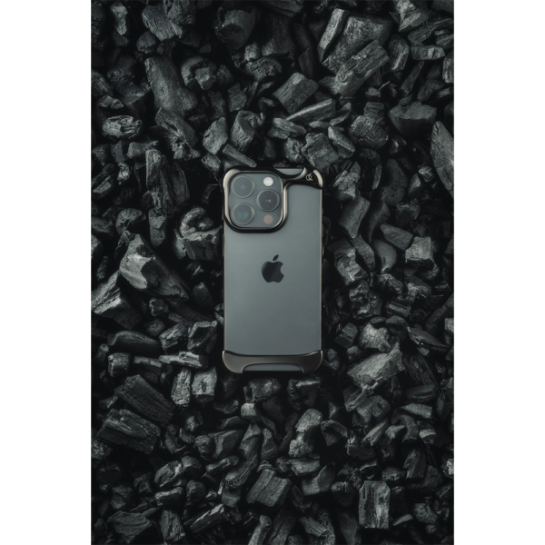 Arc รุ่น Pulse Ultra Titanium - เคส iPhone 16 Pro - สี Titanium Space Black