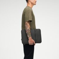 Incase รุ่น Crosstown Sleeve - ซองใส่แล็ปท็อป Laptop 16" - สี Black