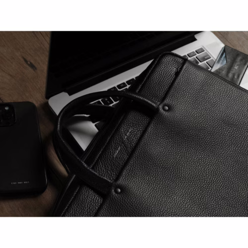 GRAMS(28) รุ่น 159 Folio Pro (Pebbled Leather) - กระเป่าใส่ Laptop 16" - สี Black - Image 4