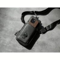 GRAMS(28) รุ่น 173 Vertical Sling (Pebbled Leather) - กระเป่า - สี Black